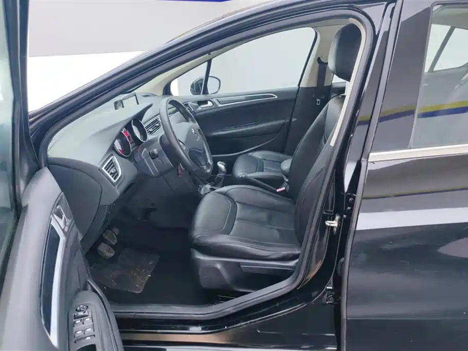 Peugeot 308 2013 Model 1.6L Manual Trend Style фото 9