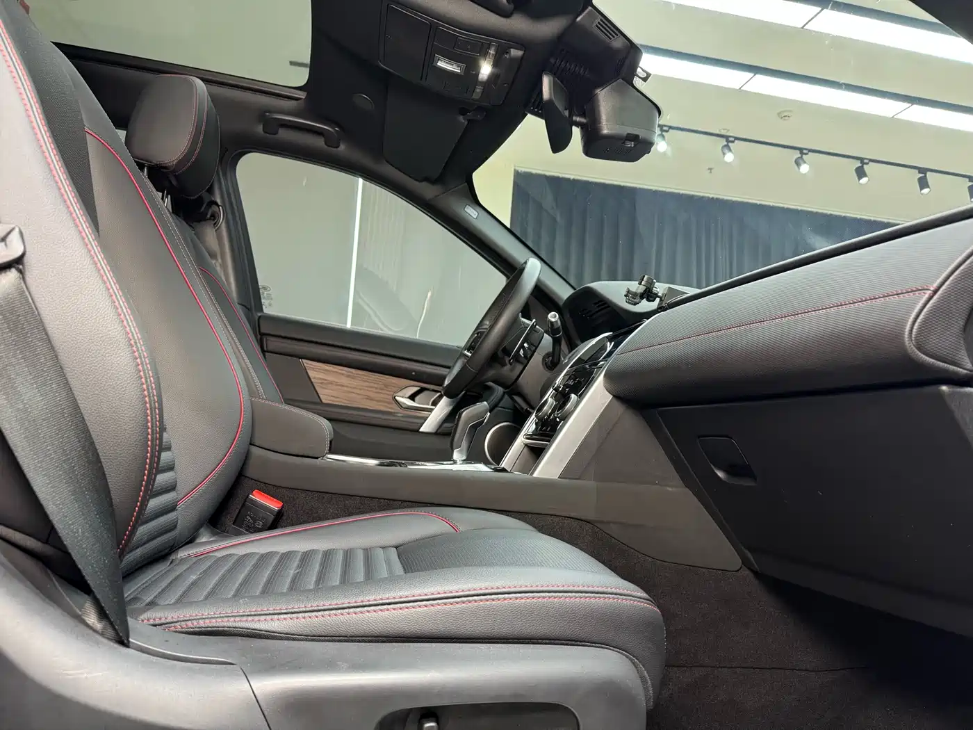Land Rover Discovery Sport 2022 Model 249PS R-Dynamic S Performance Edition 5-Seater фото 32