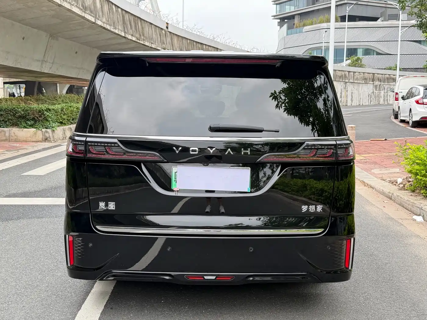 Voyah Auto Voyah Dreamer 2022 Low-carbon Dream+Smart Package фото 18