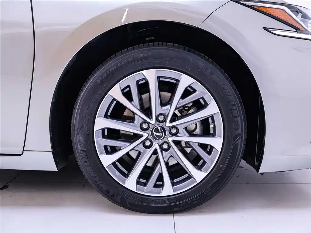 Lexus ES 2022 300h Excellence Edition фото 6