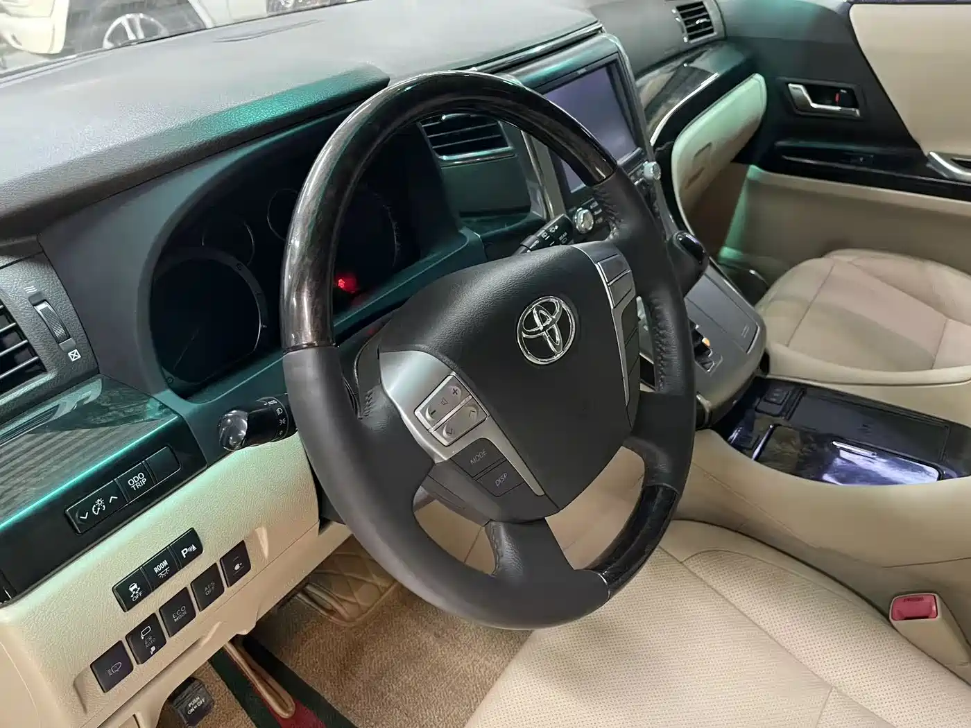 Toyota Alphard 2012 3.5L Luxury Edition фото 16