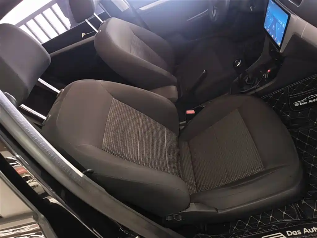 Volkswagen Lavida 2017 1.6L Manual Trend Edition фото 25