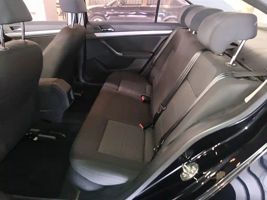 Volkswagen Lavida 2017 1.6L Manual Trend Edition фото 17