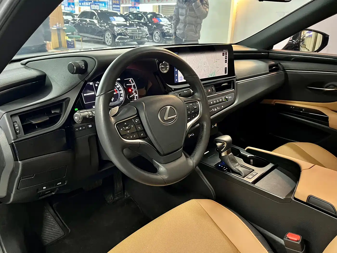 Lexus ES 2022 300h Excellence Edition фото 8