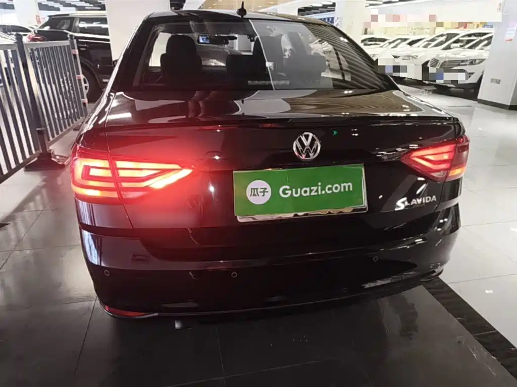 Volkswagen Lavida 2017 1.6L Manual Trend Edition фото 6