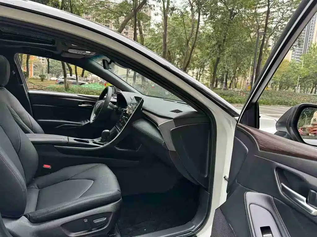 Toyota Avalon 2022 2.0L Progressive Edition фото 8