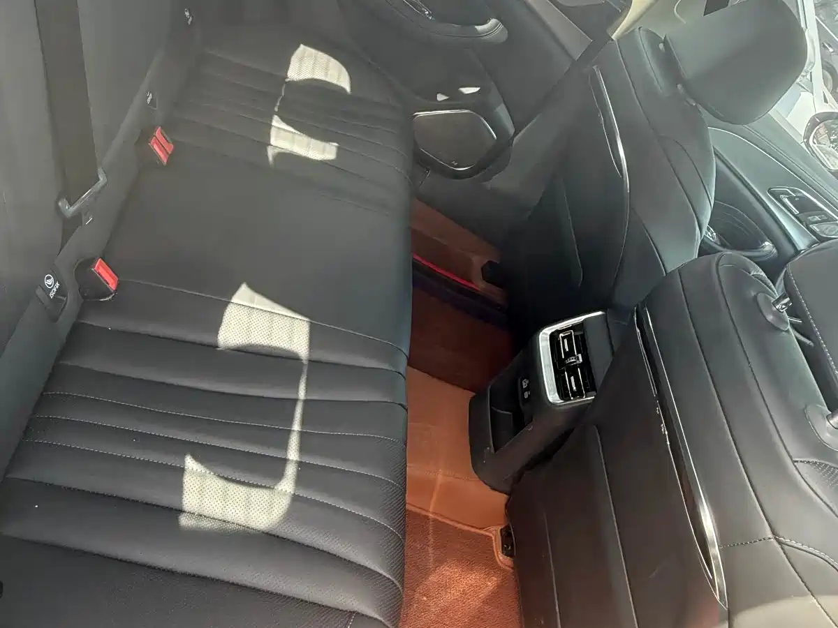 Hongqi H5 2024 1.5T DCT Smart Connect Flag Rhythm Edition фото 4