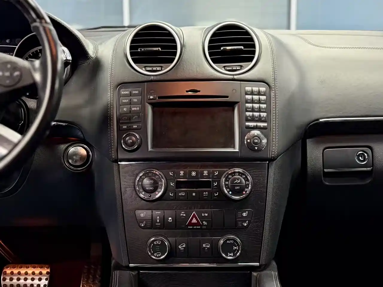 Mercedes-Benz GL-Class 2011 GL 450 Prestige Grand Edition фото 10