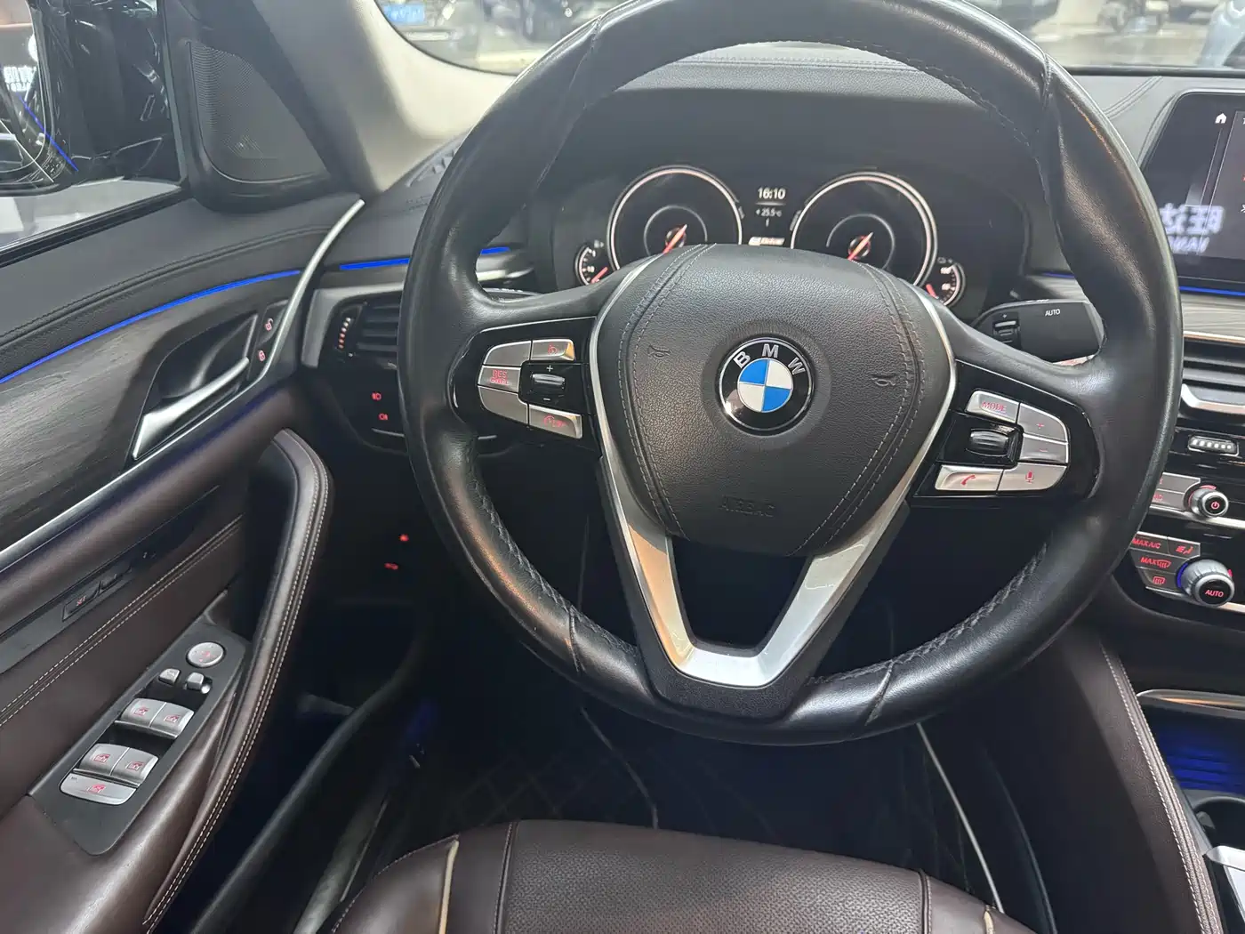 BMW 5 Series New Energy 2019 530Le Luxury Package фото 11