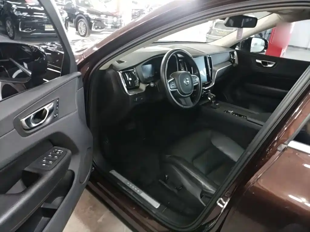 Фото 16 - Volvo XC60