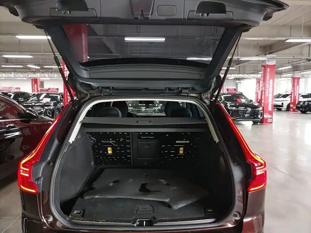 Фото 19 - Volvo XC60