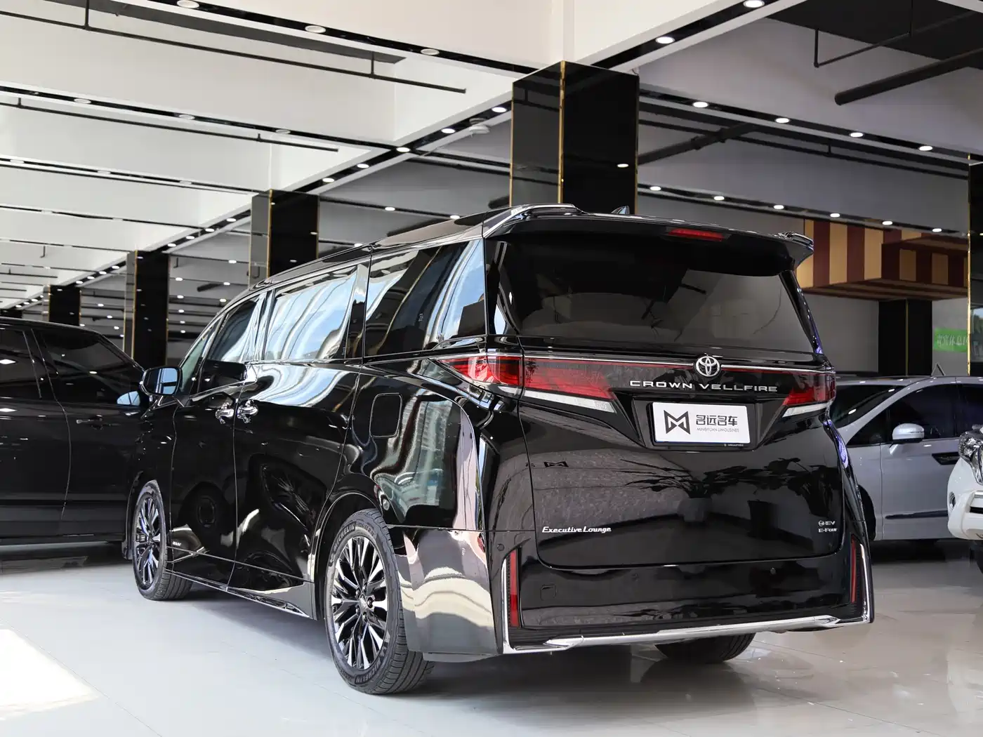 Toyota Vellfire 2024 Crown Hybrid 2.5L Executive Premium Edition фото 29