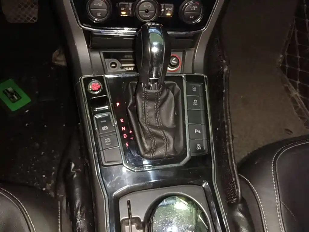Volkswagen Passat 2017 280TSI DSG Prestige фото 14