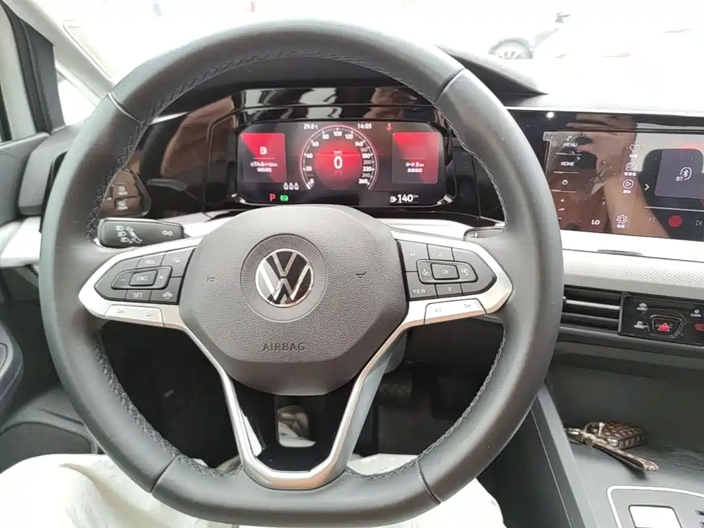 VOLKSWAGEN GOLF