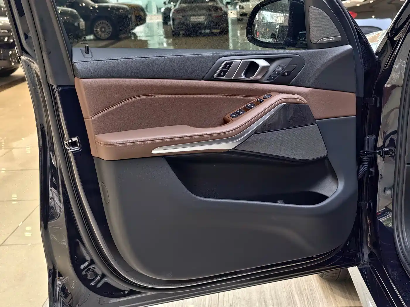 BMW X5 (Import) 2021 xDrive40i Exclusive M Sport Package фото 3