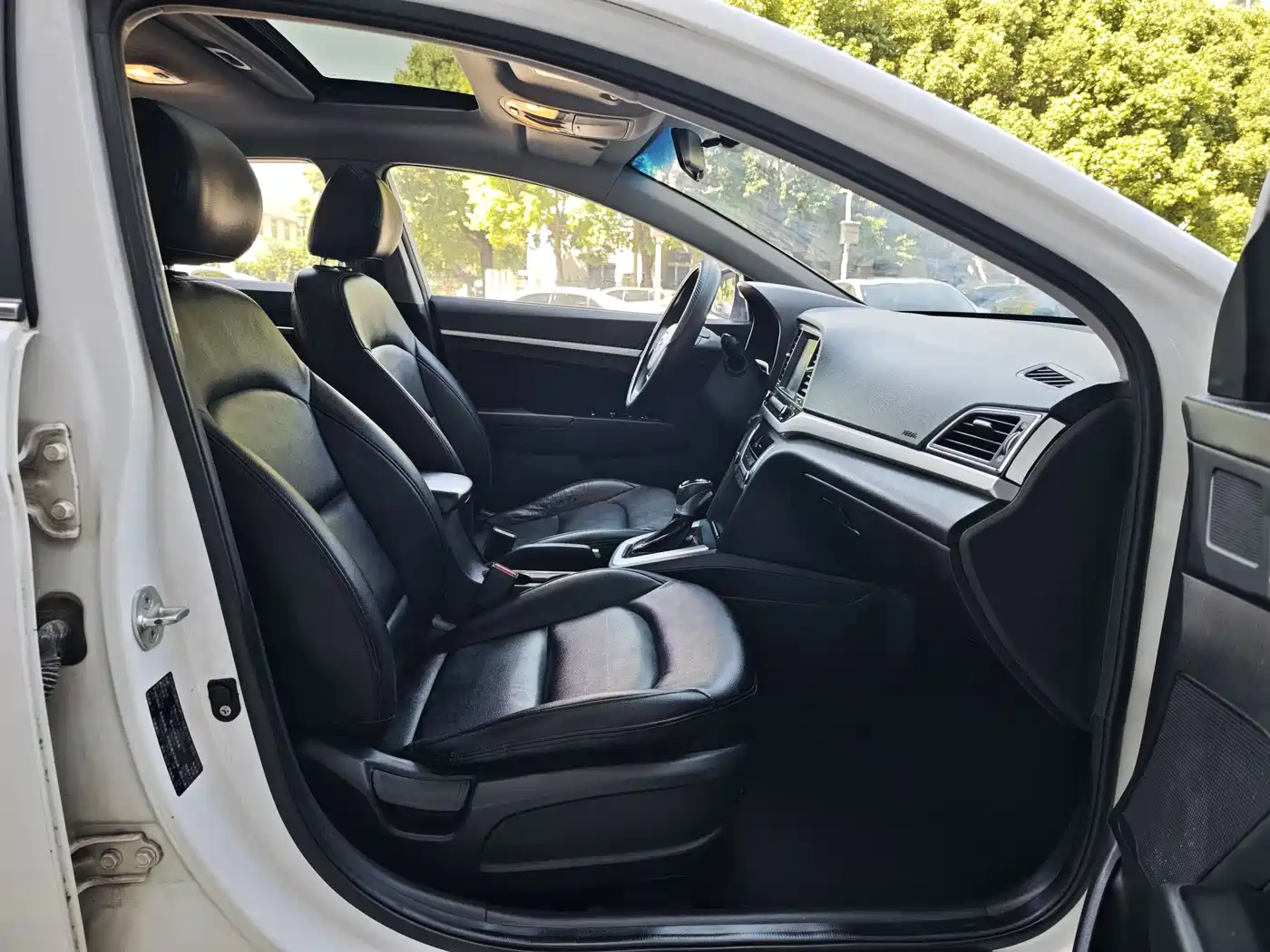 Hyundai Elantra 2016 Model 1.6L Automatic Smart Elite фото 7