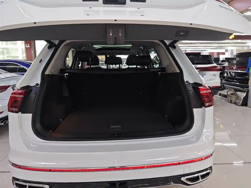 Volkswagen Tiguan L 2023 330TSI Auto 2WD R-Line Premium Edition фото 19