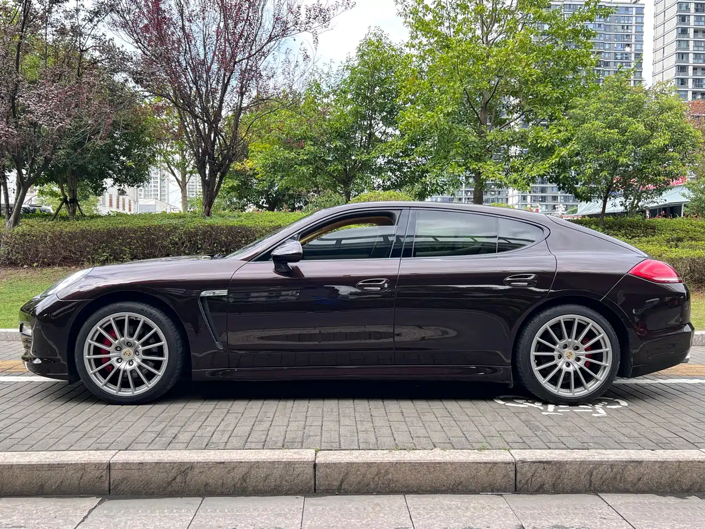 Porsche Panamera 2010 Panamera 4 3.6L фото 3