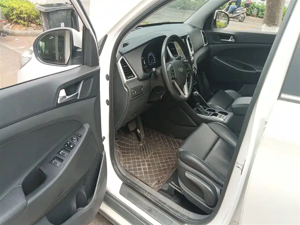 Hyundai Tucson 2015 1.6T Dual Clutch 2WD Smart фото 16