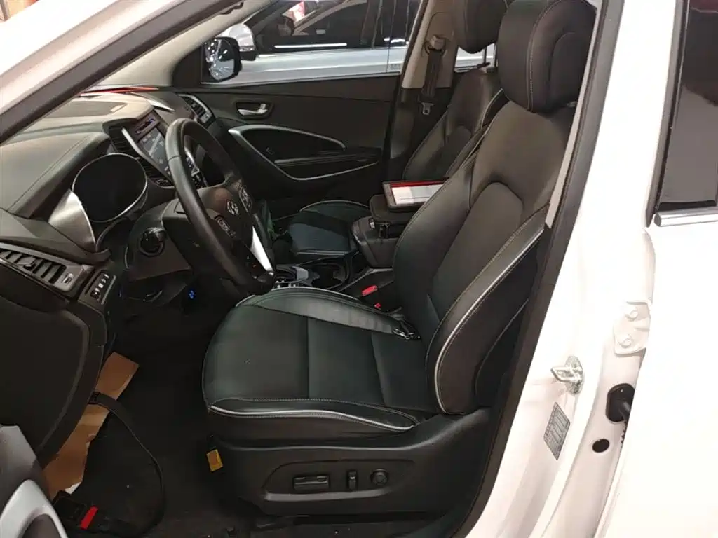 Hyundai Santa Fe 2017 2.0T Automatic 4WD Intelligent 7-Seater фото 15