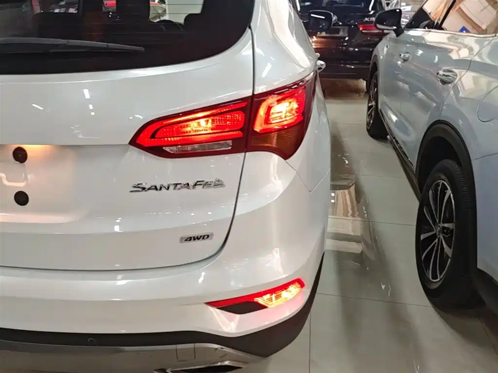 Hyundai Santa Fe 2017 2.0T Automatic 4WD Intelligent 7-Seater фото 8
