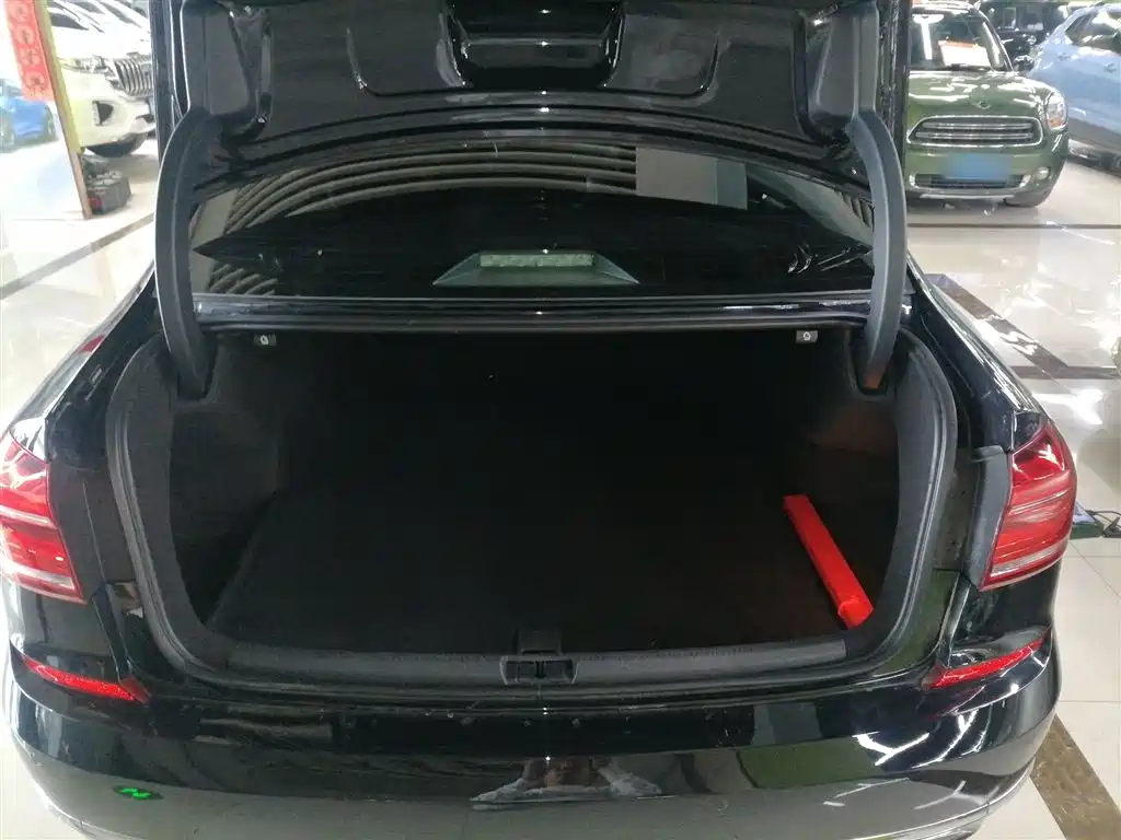Volkswagen Passat 2017 330TSI DSG Prestige фото 19
