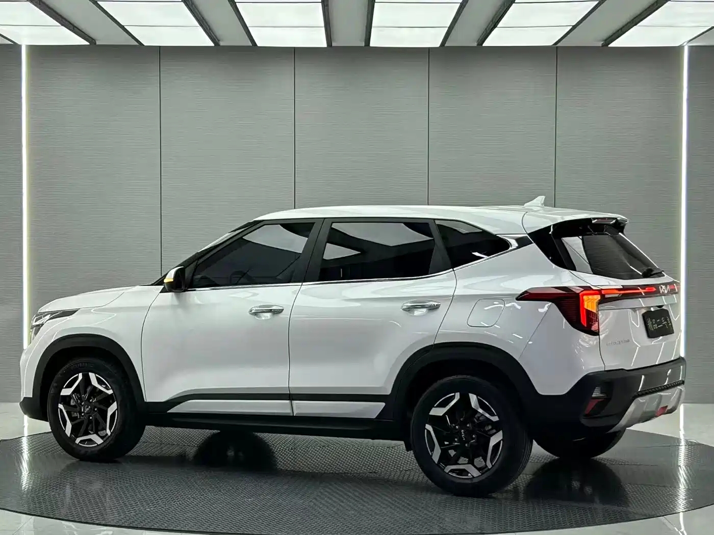 Kia Seltos 2023 1.4T DCT Luxury Edition фото 3