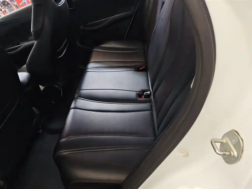 BYD E2