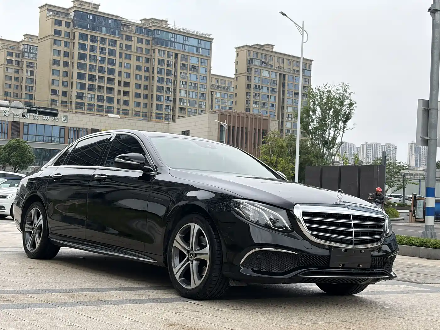 Mercedes-Benz E-Class 2016 E 200 L Sport Type фото 2