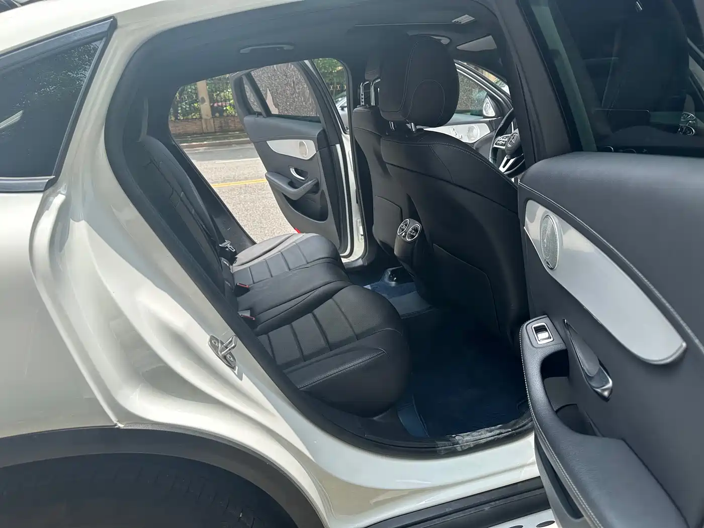 Mercedes-Benz GLC Coupe 2020 GLC 260 4MATIC Coupe SUV фото 11