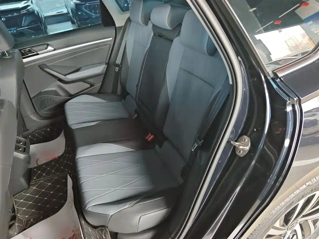 Volkswagen Lavida 2023 Facelift 1.5L Automatic 5 Million Edition фото 16