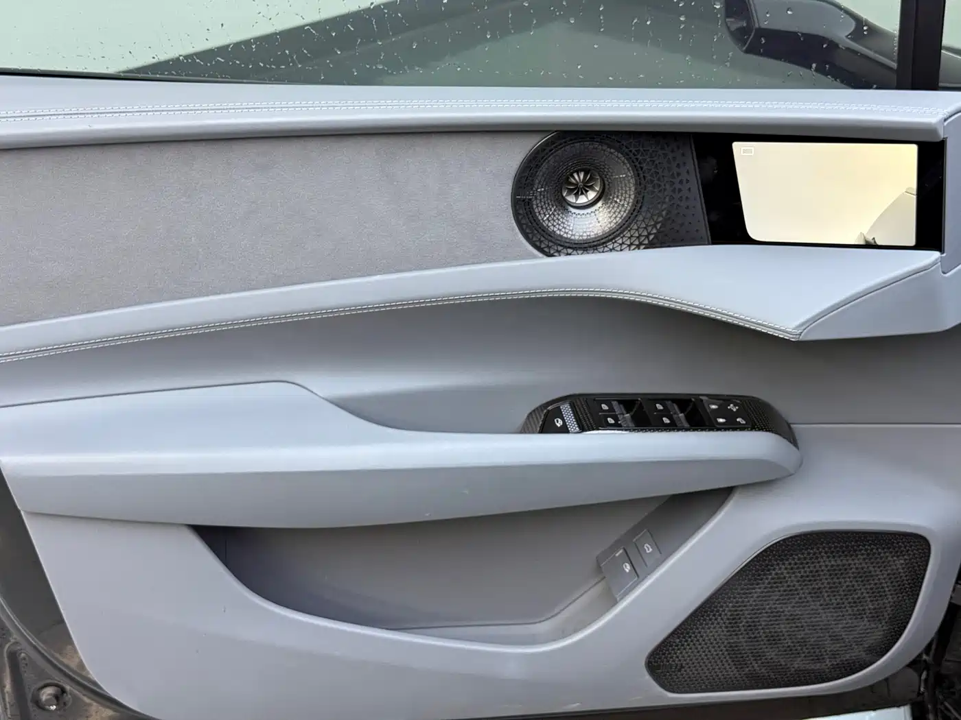 LOTUS SPORTS CAR EMEYA FLOWERS