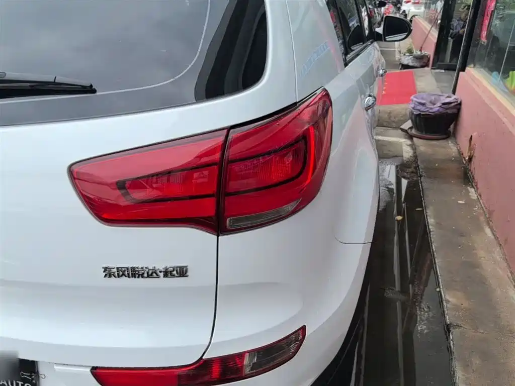 Kia Sportage 2016 2.0L Automatic 2WD GLS фото 8