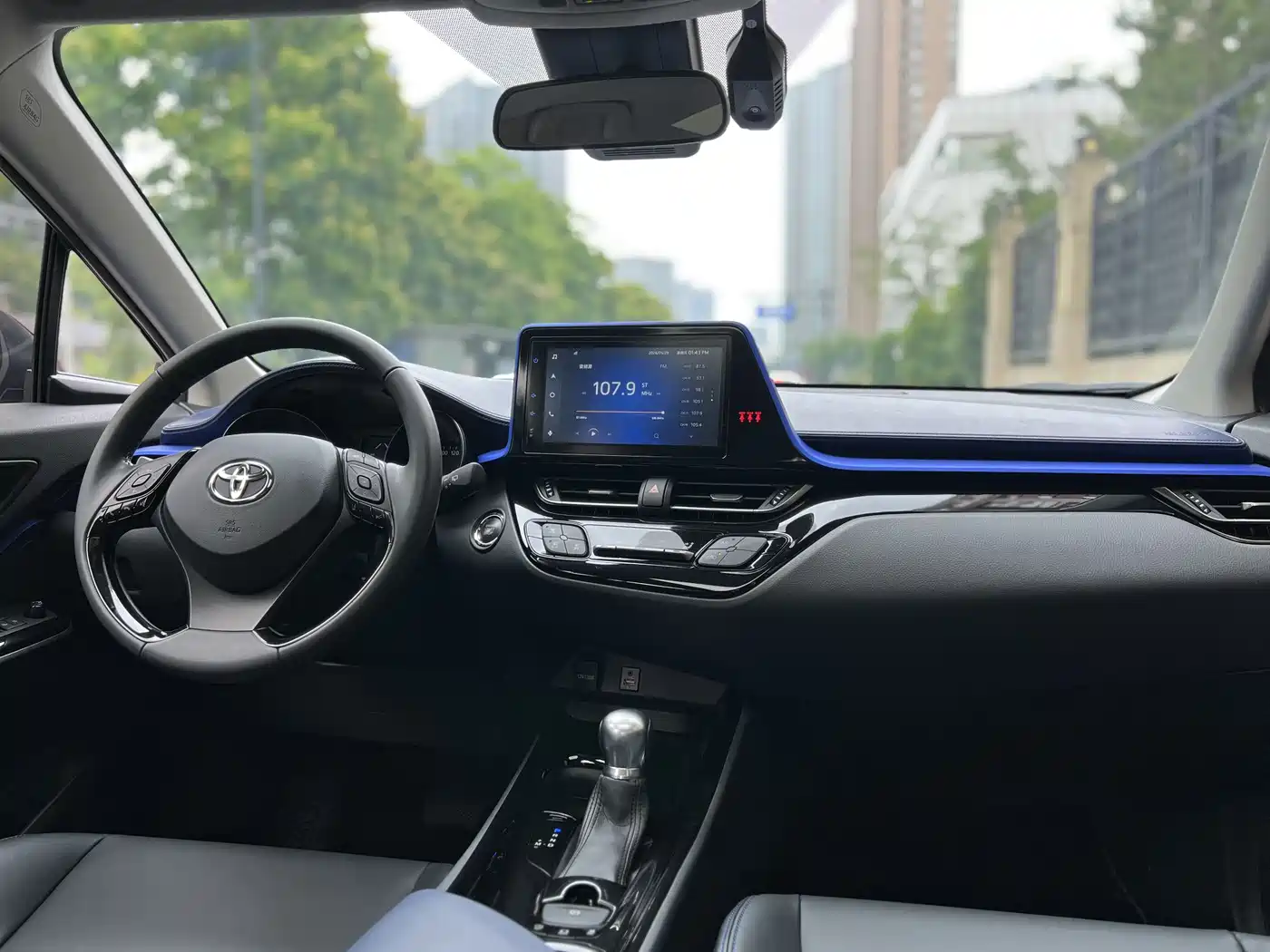 Toyota C-HR 2021 2.0L Luxury Edition фото 16