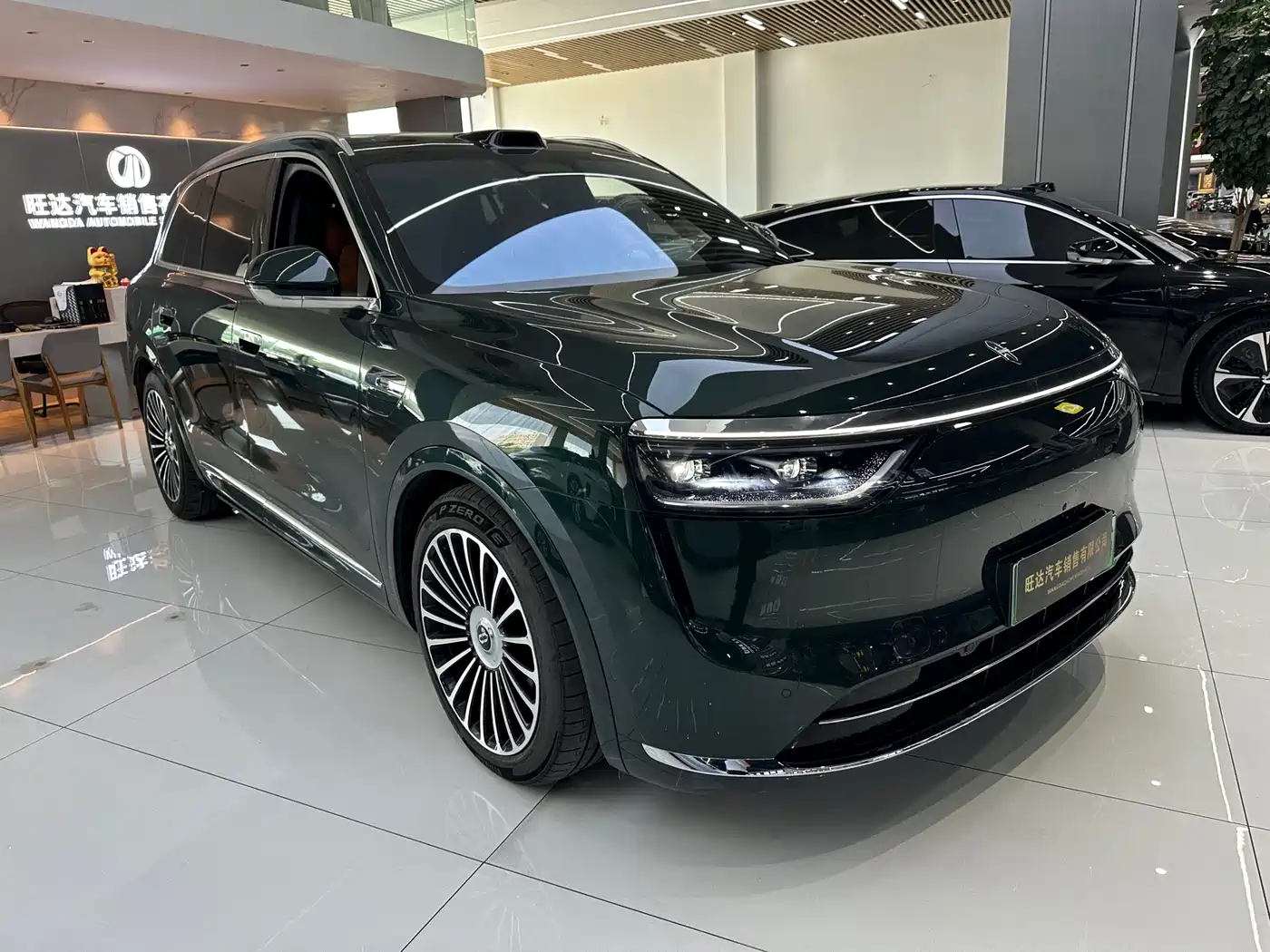 AITO Wenjie AITO M8 2025 Extended Range Ultra 53.4kWh 6-Seater фото 4