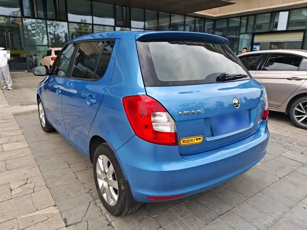 Škoda Fabia 2014 1.4L Automatic Crystal Spirit Edition фото 5