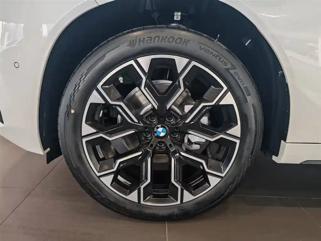 BMW X3 2026 xDrive30L Leading Trim M Sport Shadowline Package фото 8