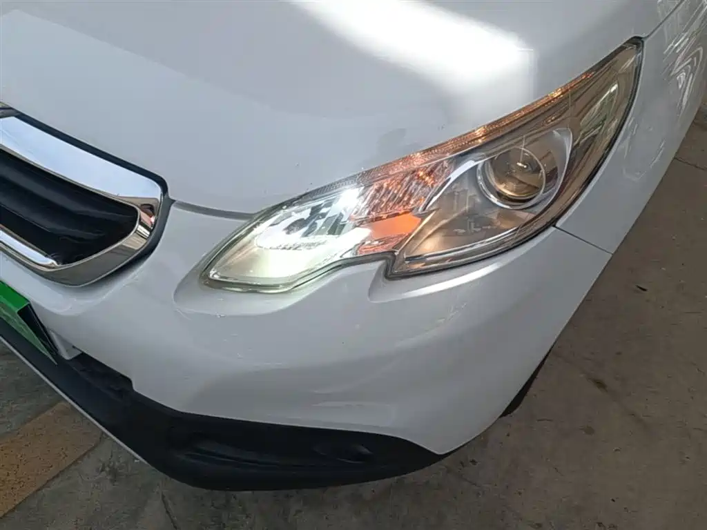 Peugeot 2008 2014 1.6L Automatic Trend Edition фото 18