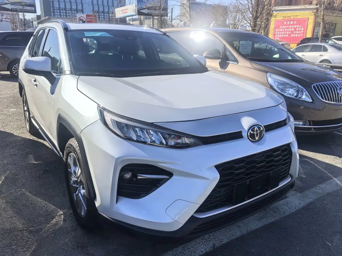 Toyota Wildlander 2022 2.0L CVT FWD Luxury Edition фото 2