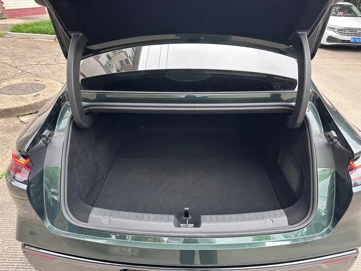 Geely Galaxy Galaxy Xingyao 8 2025 Model 60km EM-i Luxury Edition фото 11