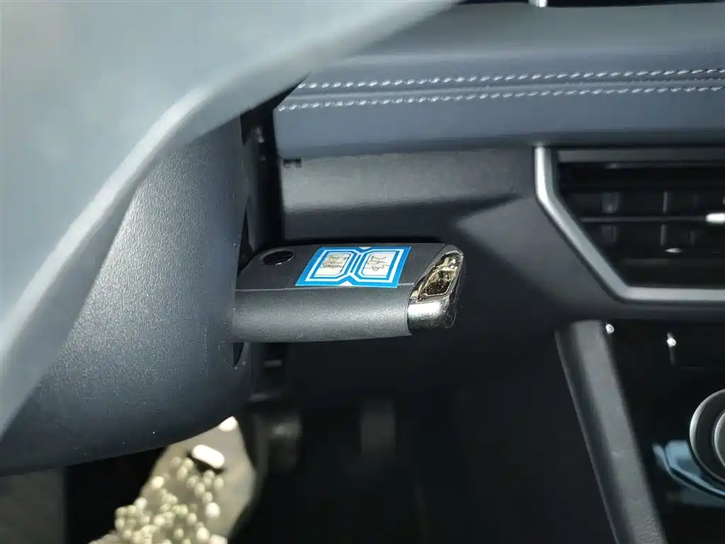 Volkswagen Sagitar 2025 300TSI DSG Flying Leap Edition фото 9