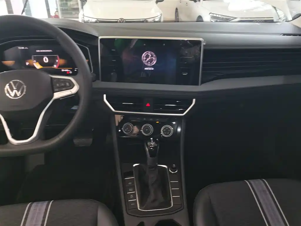 Volkswagen Sagitar 2025 300TSI DSG Flying Leap Edition фото 13