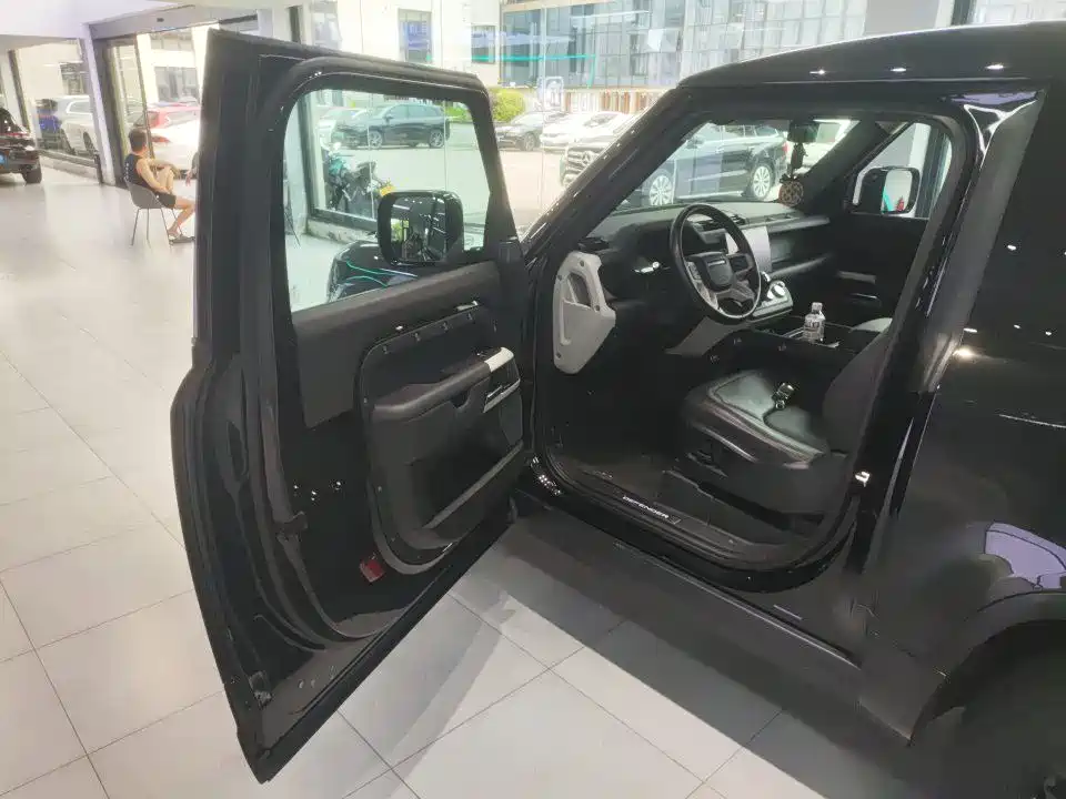Land Rover Defender 2023 Facelift 90 3.0T P400 XS фото 5