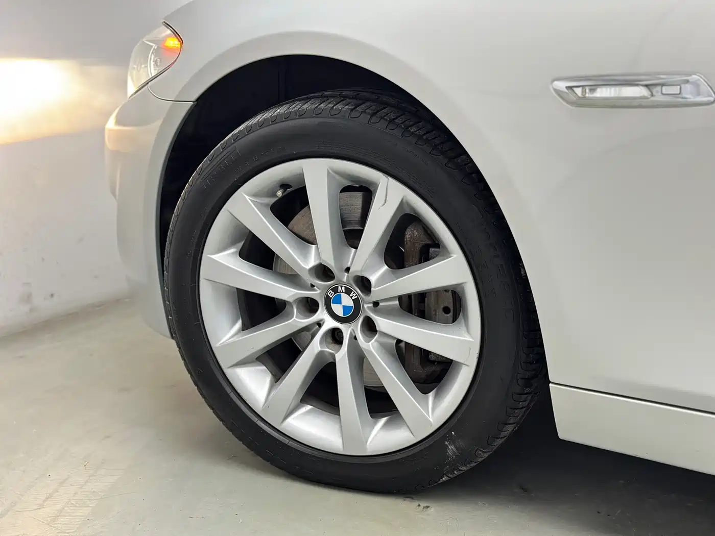 BMW 5 Series 2011 535Li Luxury фото 53