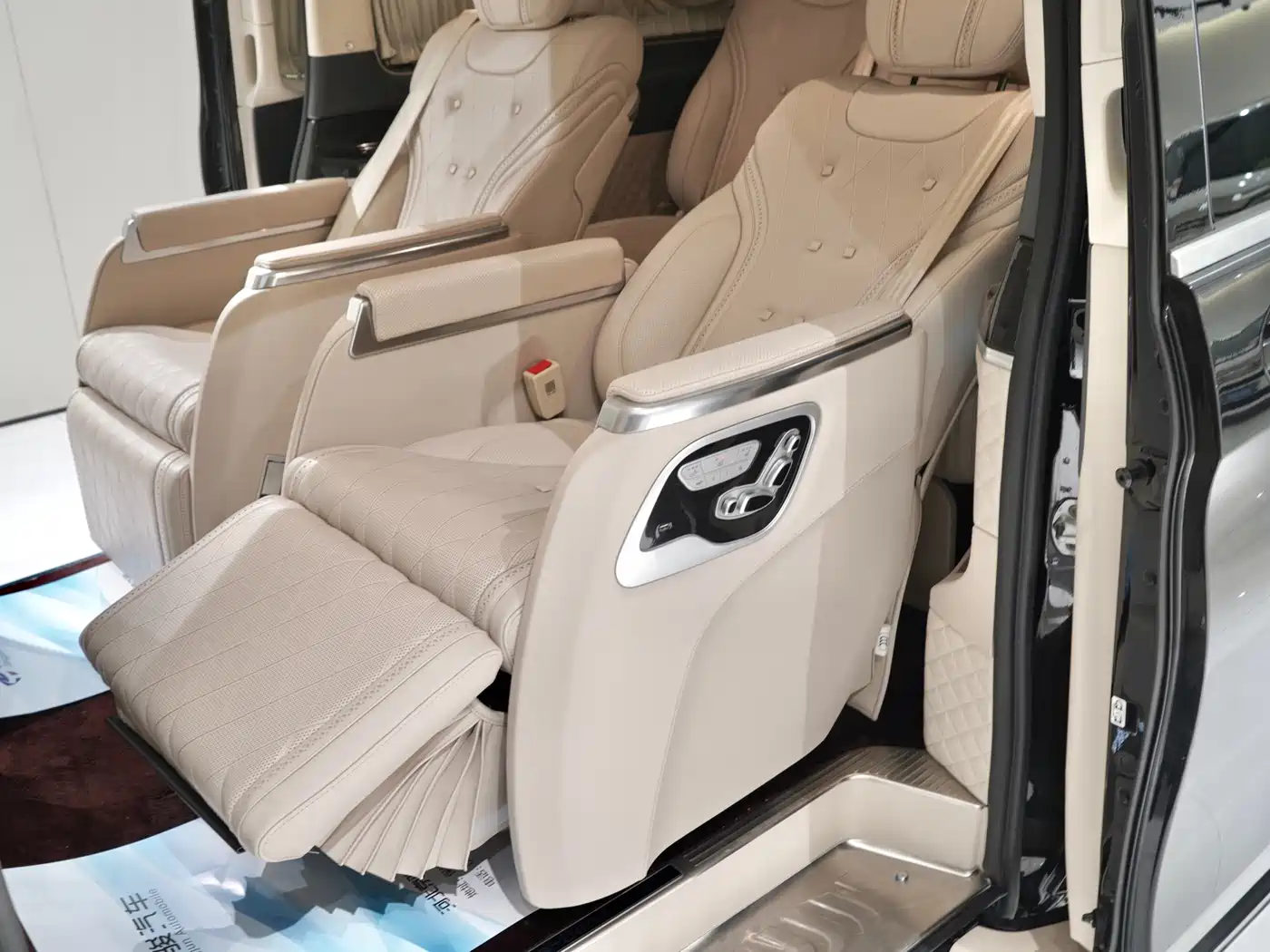 Mercedes-Benz V-Class 2018 V 260 L Premium Long Wheelbase Edition China VI фото 11