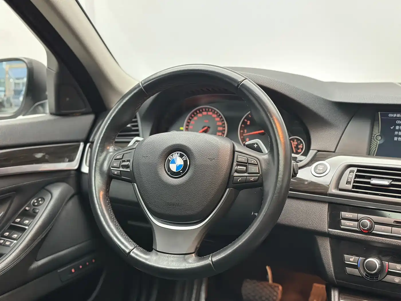BMW 5 Series 2011 535Li Luxury фото 40