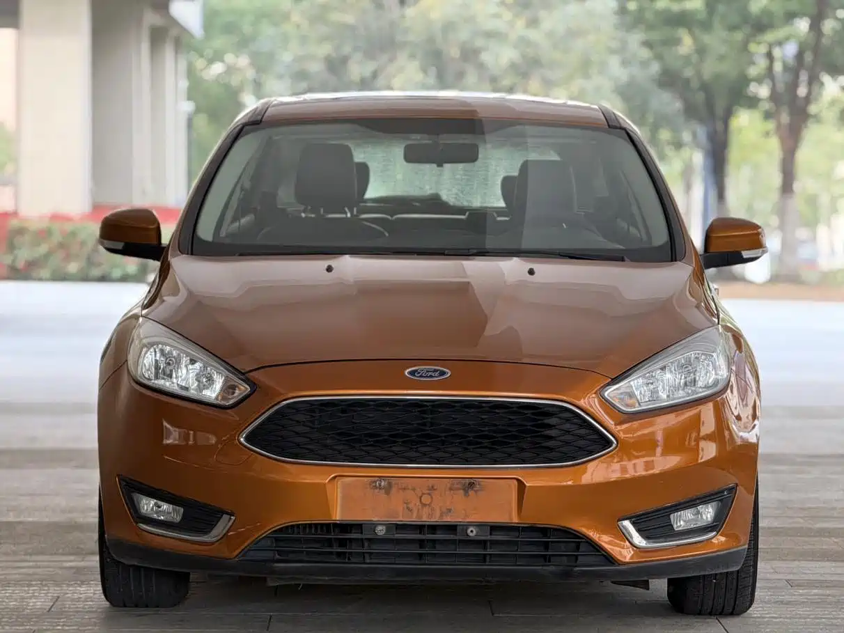 Ford Focus 2015 Hatchback EcoBoost 125 Automatic Premium Trend фото 2