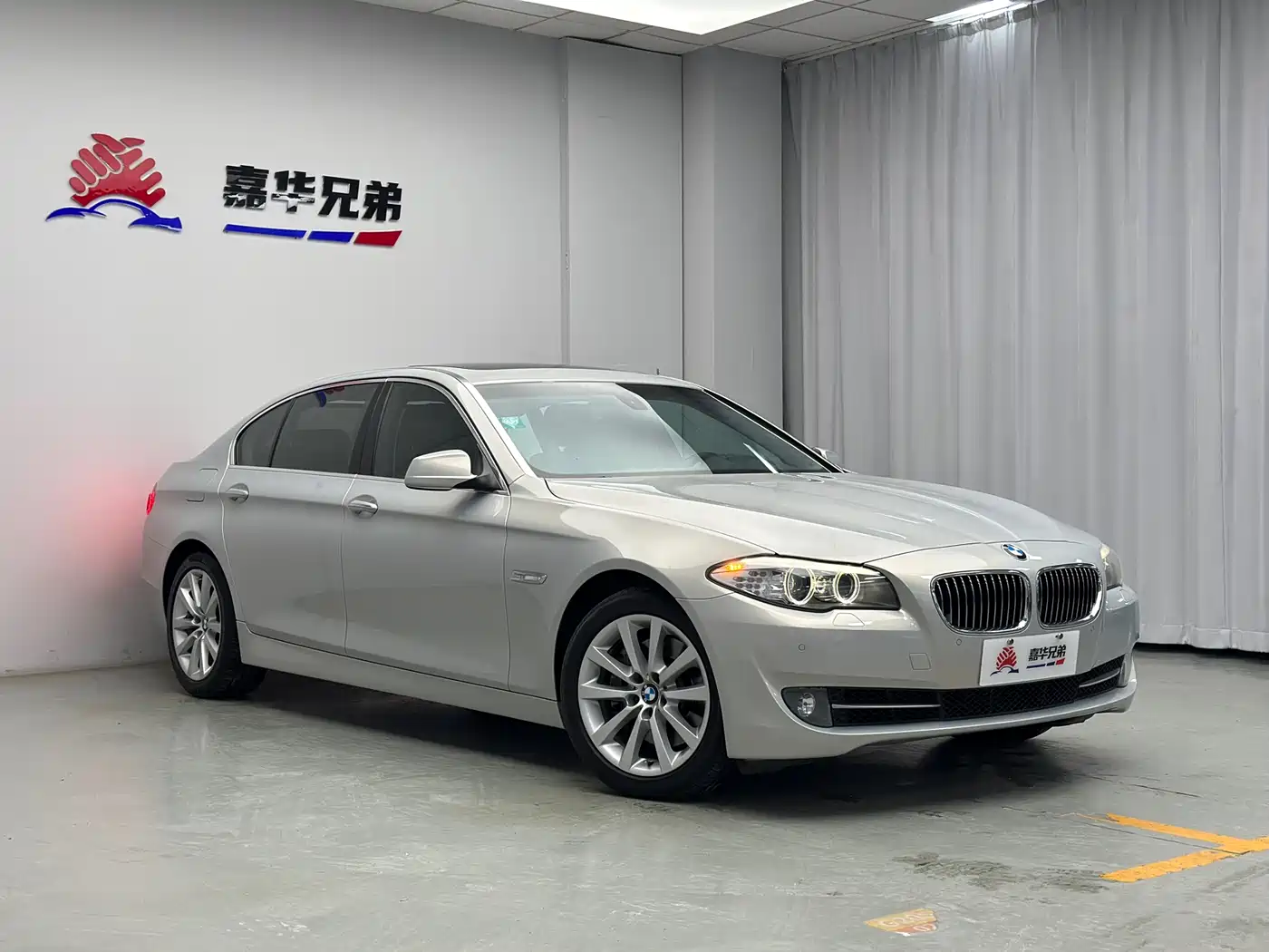 BMW 5 Series 2011 535Li Luxury фото 5