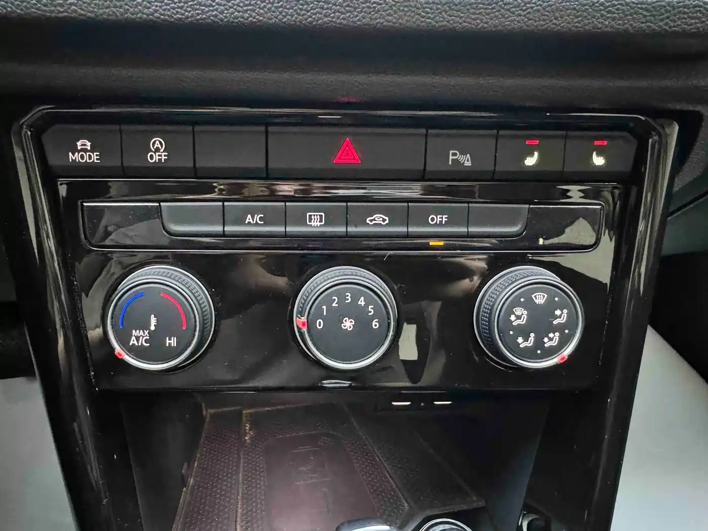 Volkswagen T-ROC 2022 280TSI DSG 2WD Comfort PLUS фото 13