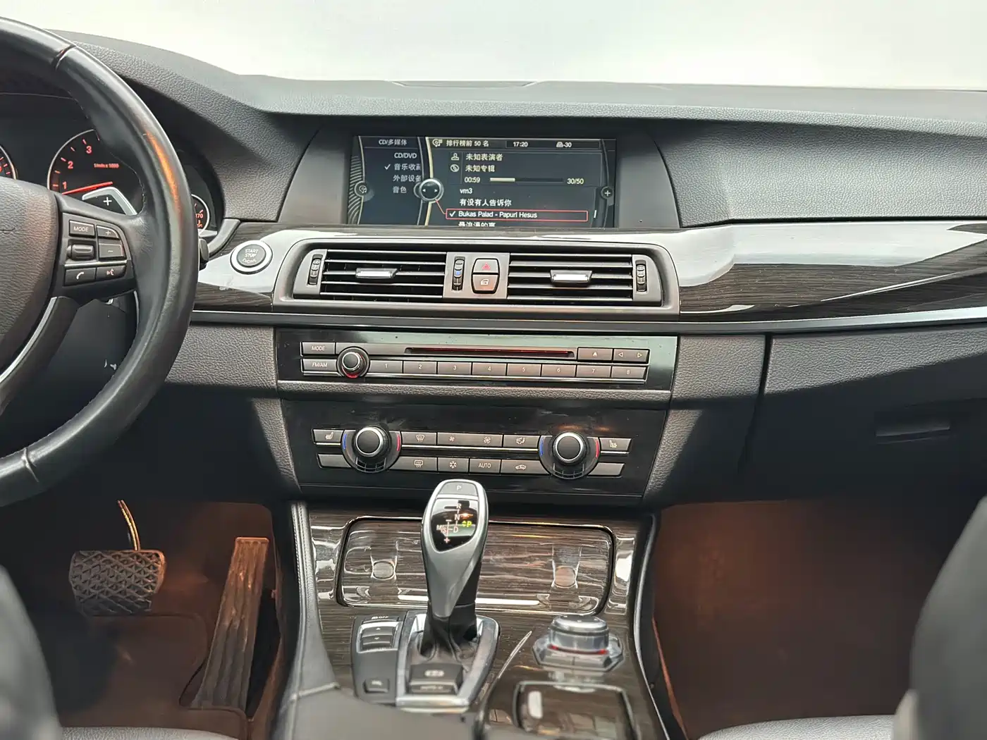 BMW 5 Series 2011 535Li Luxury фото 41